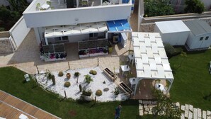 A multi-level building with outdoor seating areas, a rooftop terrace, and a landscaped garden. - Apartment 5 - Diletta's Residence (Sant'Isidoro)