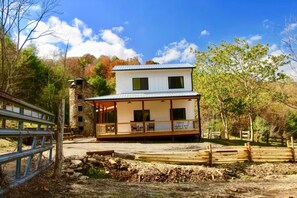 Exterior - Cozy Luxury Farmhouse, 3 Miles To Downtown, Mountain Views (Asheville)