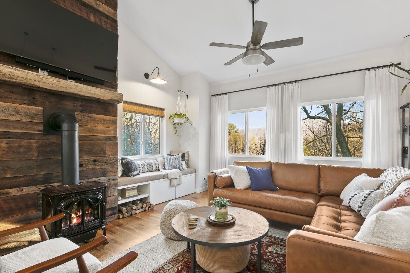TV, fireplace, stereo