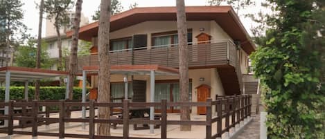 Departamento, 2 habitaciones, patio, vista al jardín | Exterior