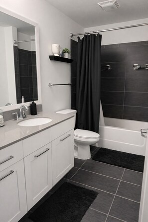 Handtücher, Seife, Toilettenpapier