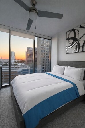 1 bedroom, Internet - High-Rise Apartment in Buckhead w/ Views (Atlanta)