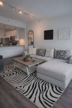 Living area - High-Rise Apartment in Buckhead w/ Views (Atlanta)
