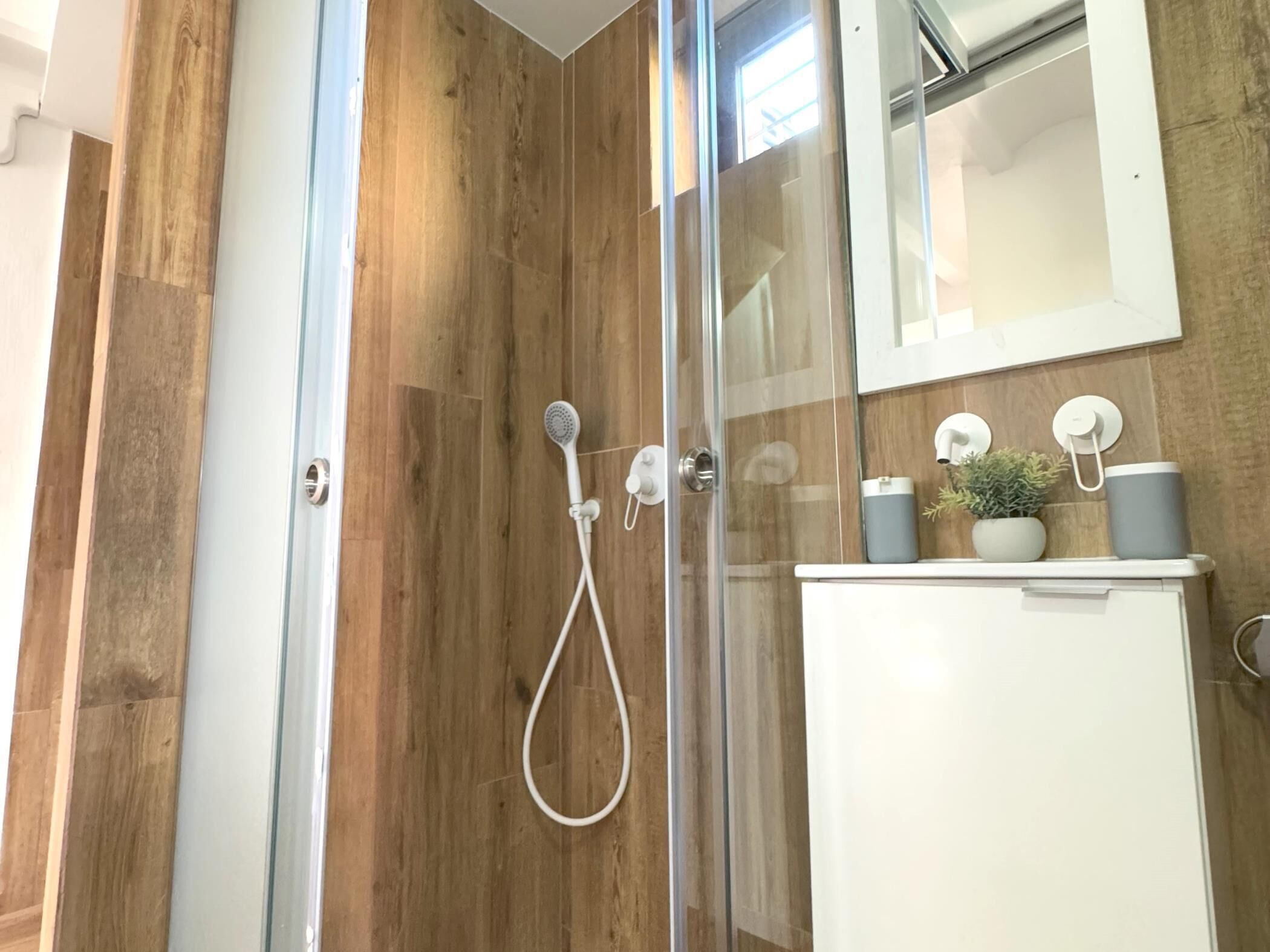 Shower, towels
