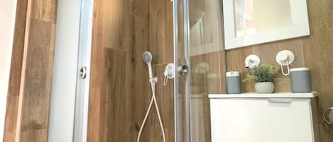 Shower, towels