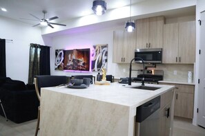 Private kitchen - Spacious 4-bedroom house in gorgeous Houston (Houston)