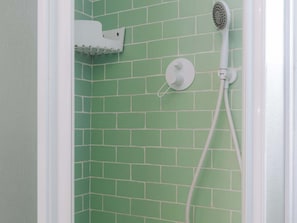 Douche, serviettes fournies