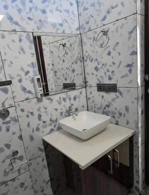 Yhden hengen deluxe-huone, 1 parisänky, siivous | Kylpyhuone