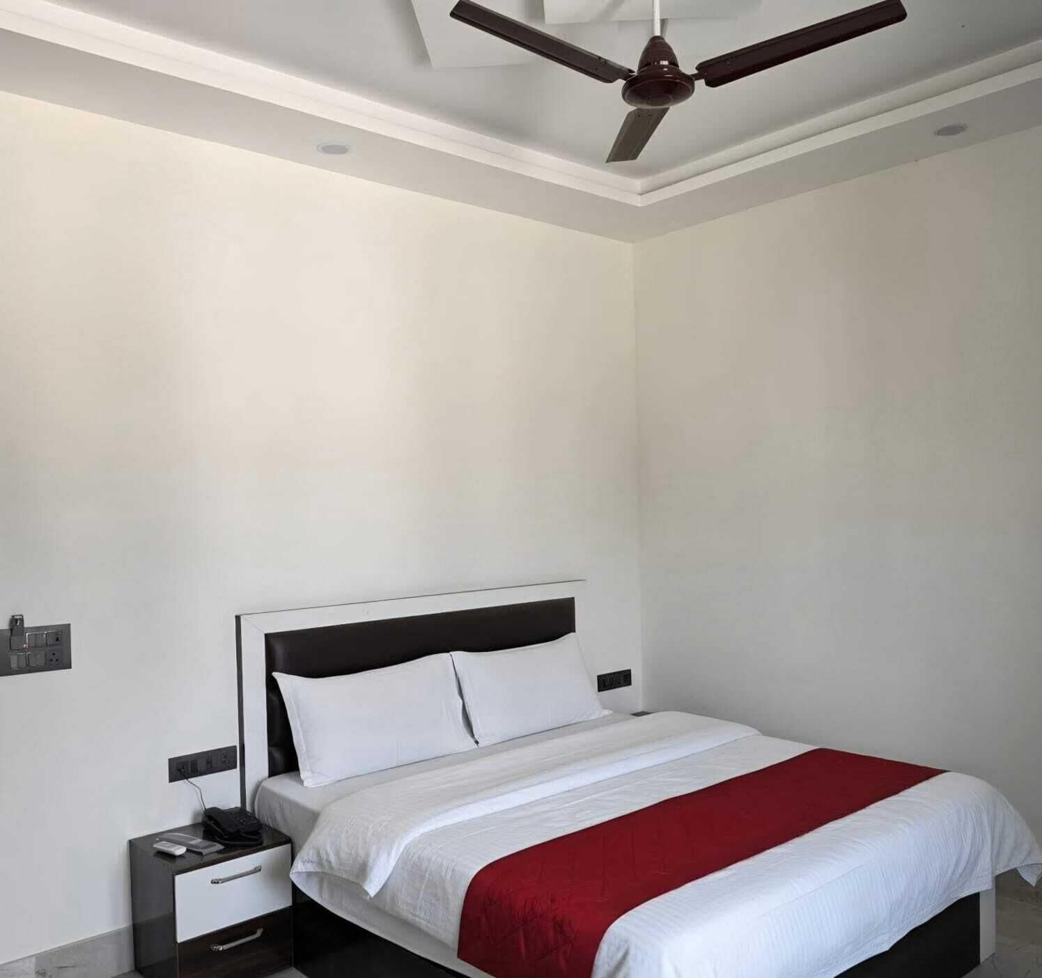 Deluxe Single Room, 1 Double Bed, Housekeeping | Desk, laptop workspace, free WiFi