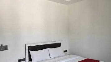Deluxe Single Room, 1 Double Bed, Housekeeping | Desk, laptop workspace, free WiFi