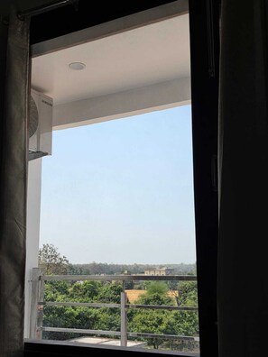 Deluxe Single Room, 1 Double Bed, Housekeeping | Interior - Hotel Golden Peak (Tanakpur)