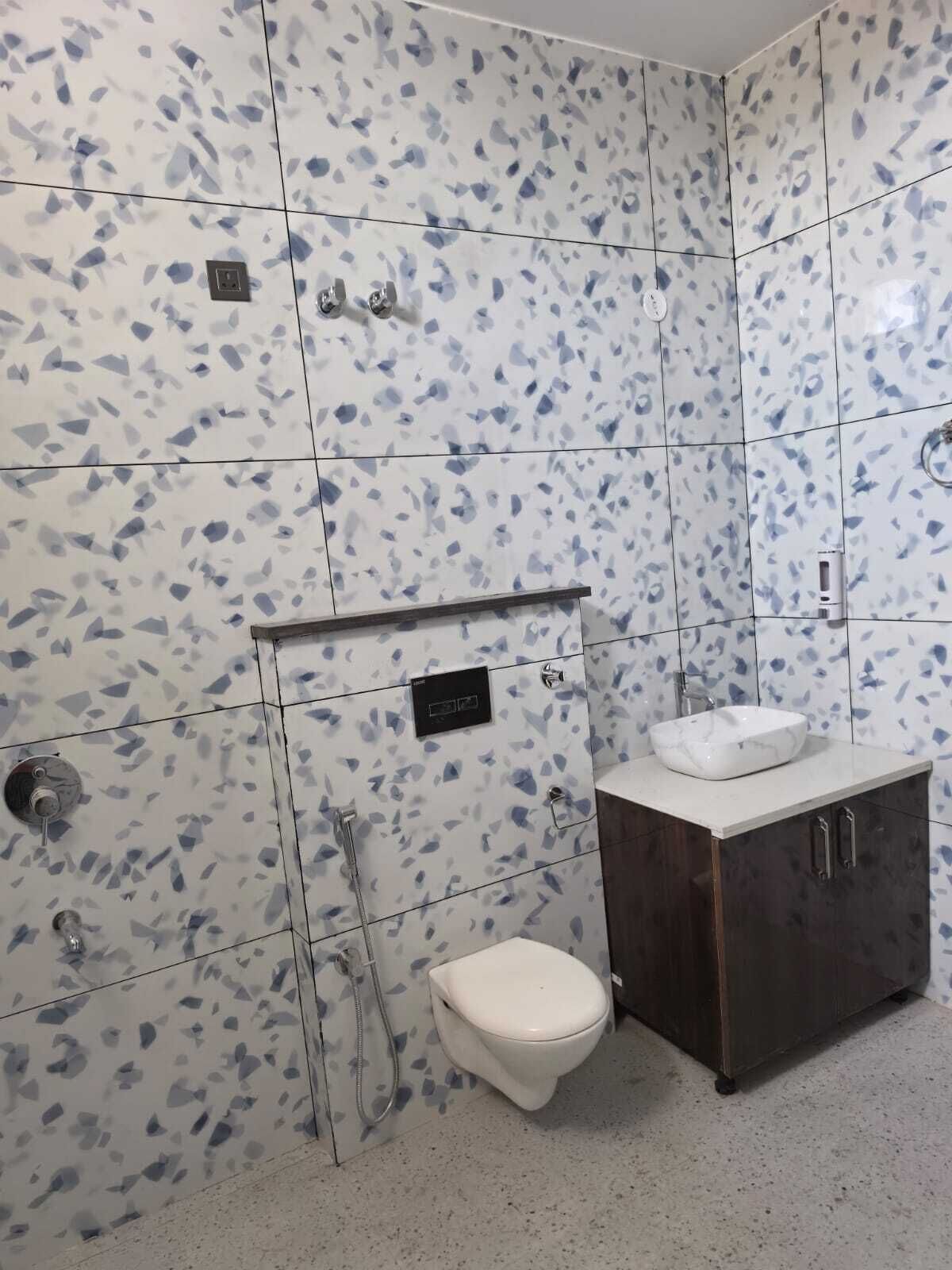 Deluxe Single Room, 1 Double Bed, Housekeeping | Bathroom | Shower, towels, soap, toilet paper