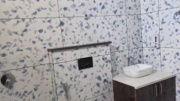 Deluxe Single Room, 1 Double Bed, Housekeeping | Bathroom | Shower, towels, soap, toilet paper