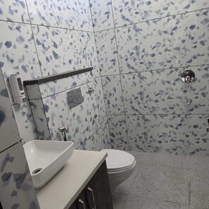 Deluxe Single Room, 1 Double Bed, Housekeeping | Bathroom | Shower, towels, soap, toilet paper - Hotel Golden Peak (Tanakpur)