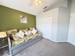 Smart TV, DVD player, books - Aloha — A Magical Disney Retreat on Indian Creek (Kissimmee)