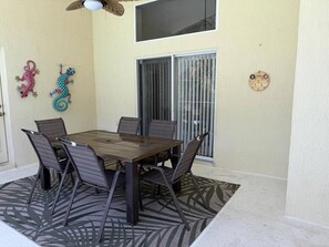 Outdoor dining - Aloha — A Magical Disney Retreat on Indian Creek (Kissimmee)