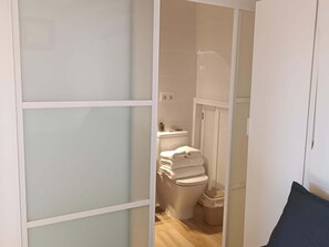 Douche, serviettes fournies