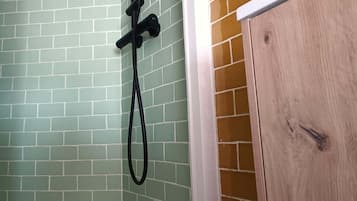Douche, serviettes fournies