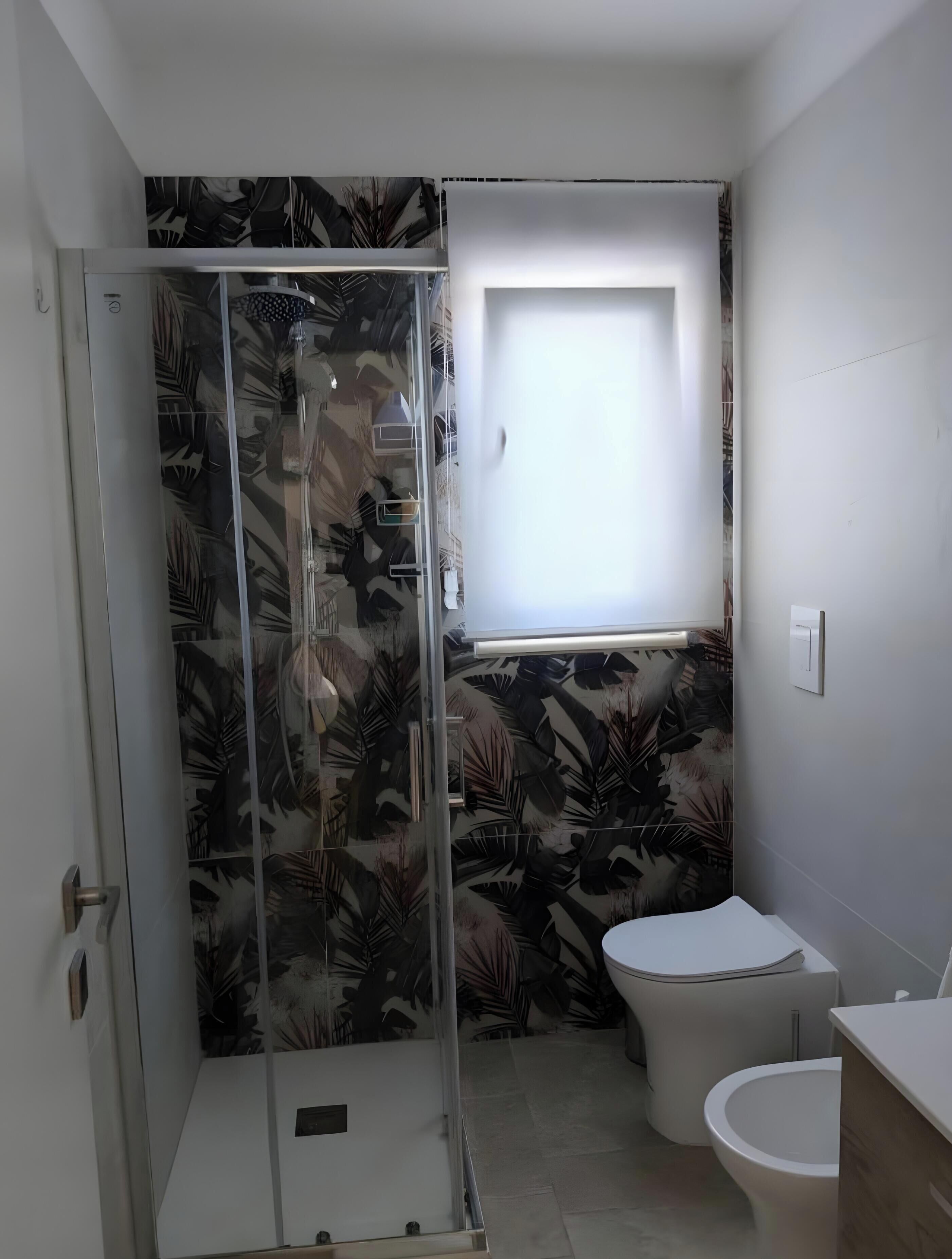 Een douche, handdoeken