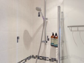 Shower - Anchors Rest (St Ives)