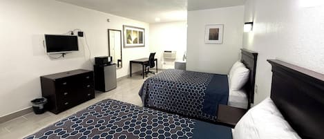 Habitación, 2 camas matrimoniales, para no fumadores | Escritorio, wifi gratis y ropa de cama