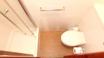 Deluxe Double Room | Bathroom | Free toiletries, hair dryer, towels, toilet paper