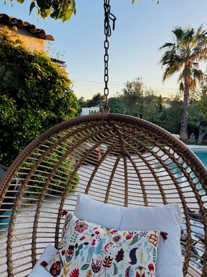 Property grounds - Beautiful villa with private pool and patio (Toulon)