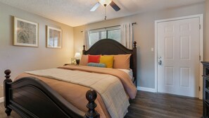 Room - Cozy Lake Escape - King Bed • Private Deck (Osage Beach)