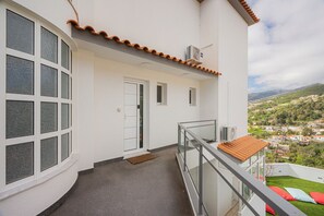 Property grounds - 2 Bedroom | 180° View + Balcony | Bathtub (Funchal)