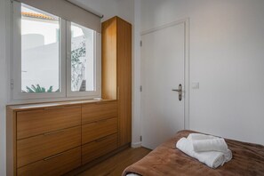 Iron/ironing board, WiFi - Panoramic Ocean View | Pool & Garden | 2 Bedrooms (Funchal)