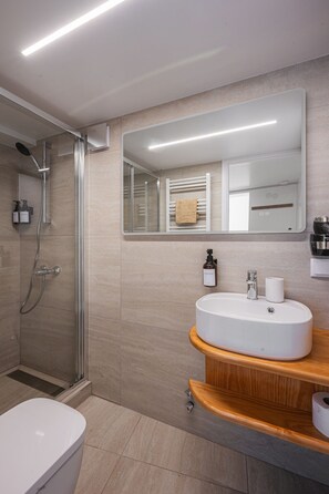 Hair dryer, towels - Cozy Detached Studio: Panoramic View & Pool (Funchal)