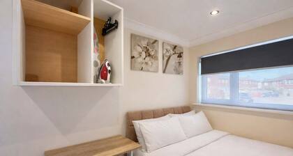 Modern compact Studio APT near City Centre