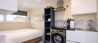 Modern compact Studio APT near City Centre