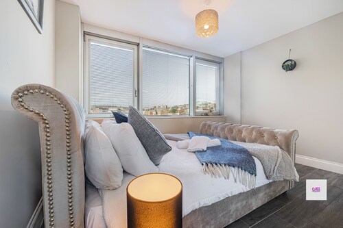 Brighton Central Seaview Retreat, Steps to the Beach