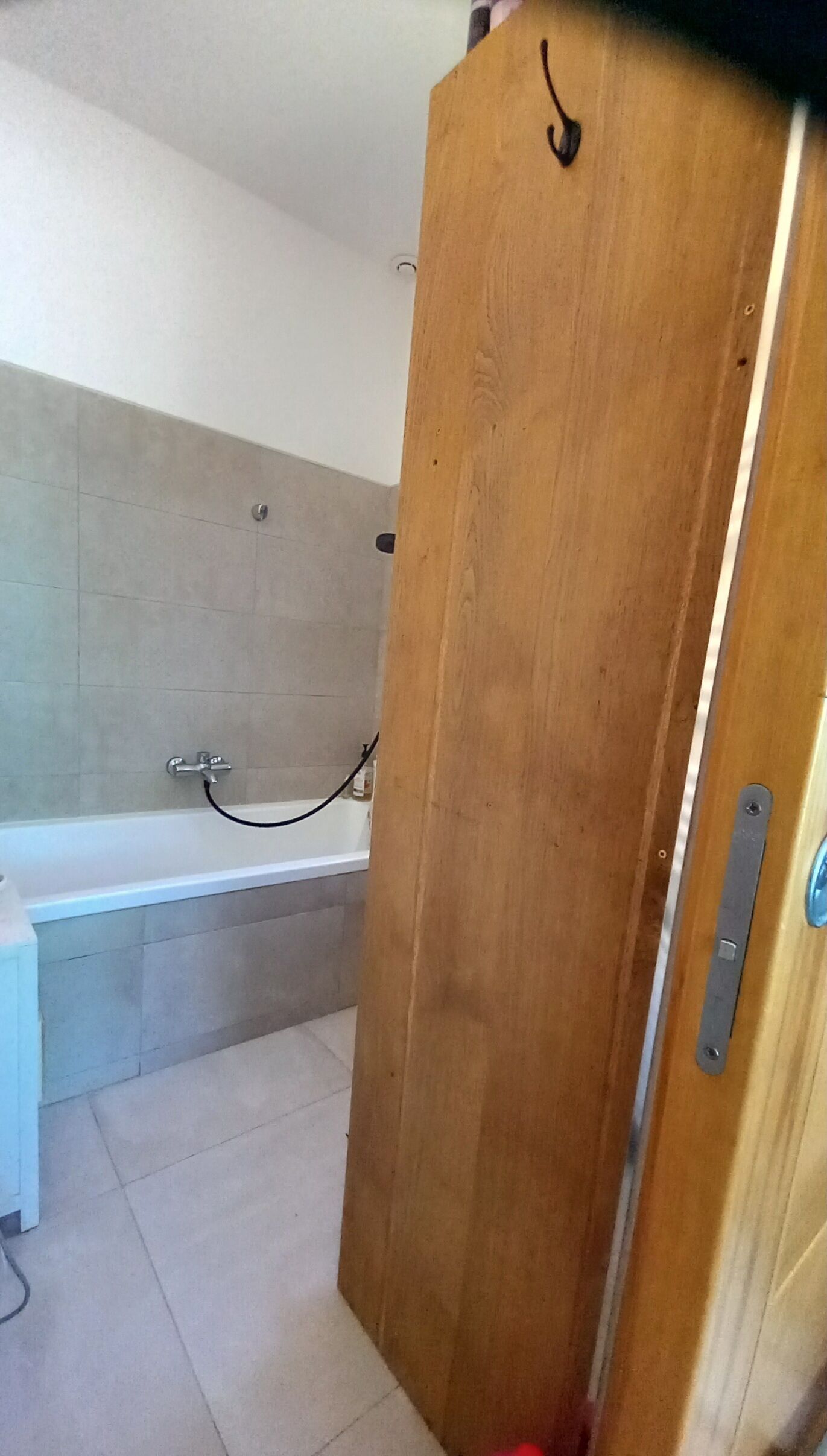 Bruser, hårtørrer, håndklæder, Toiletpapir