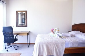 In-room safe, laptop workspace, blackout curtains, soundproofing - Villarreal Studios Oasis (Villarreal)