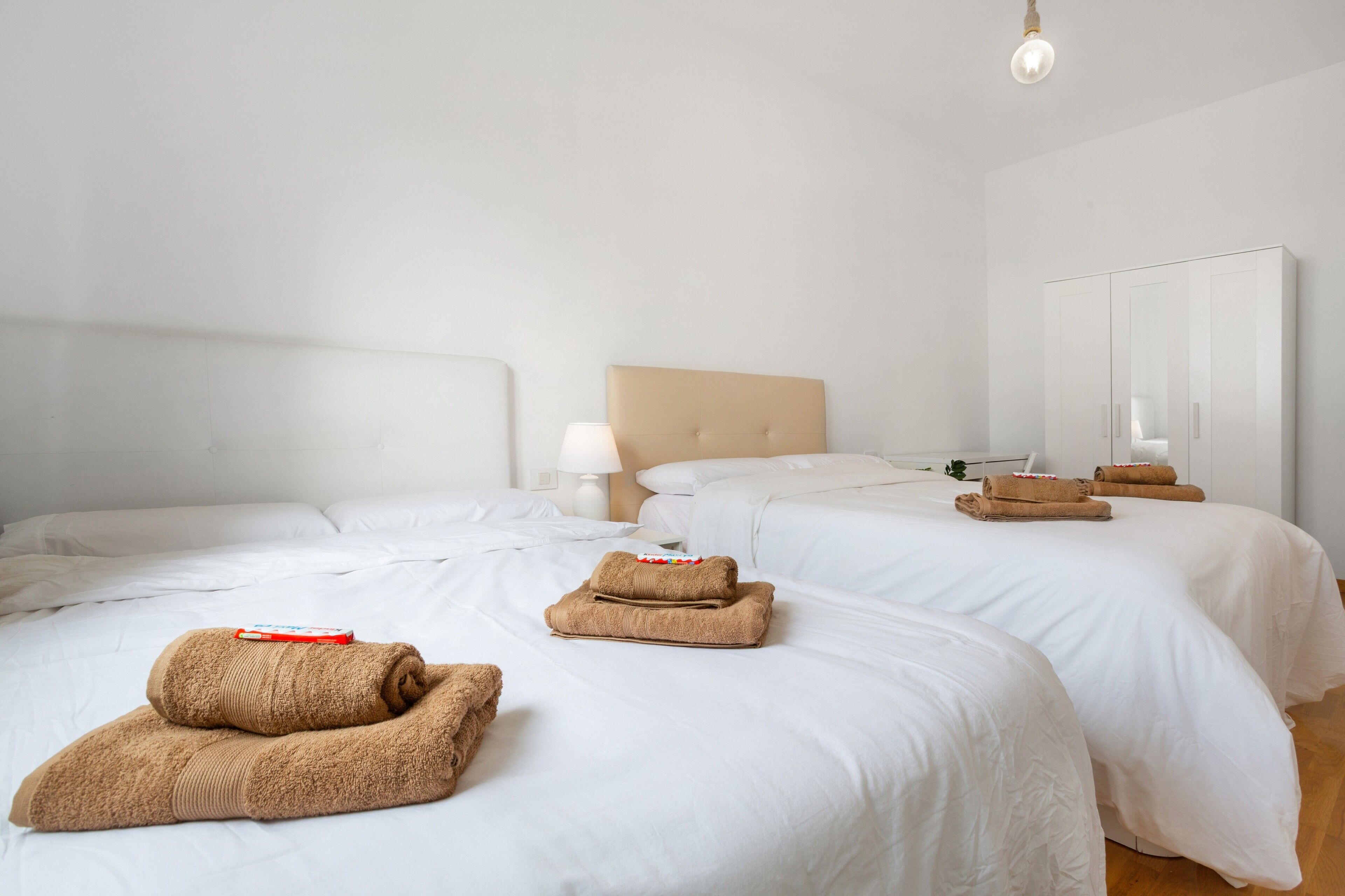 6 slaapkamers, een strijkplank/strijkijzer, wifi, beddengoed