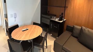 Apartamento conforto, sacada, vista para a piscina | Parte interna
