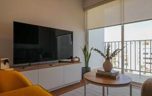 TV - w* | Luxury & Cozy 2BR w/ Balcony in Miraflores (Miraflores)