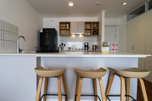 Fridge, microwave, oven, stovetop - w* | Luxury & Cozy 2BR w/ Balcony in Miraflores (Miraflores)