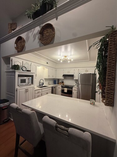 Spacious 5-bedroom house in fantastic Independence with 5 min from Stadium