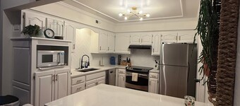 Spacious 5-bedroom house in fantastic Independence with 5 min from Stadium