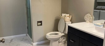 Sleeps 14+ • 5BR • Game Rooms • Near IU/Indy/Lake