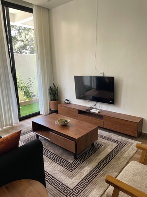 Smart TV - Fabulous 2-bedroom apartment in vibrant Kigali for your stay (Kigali)