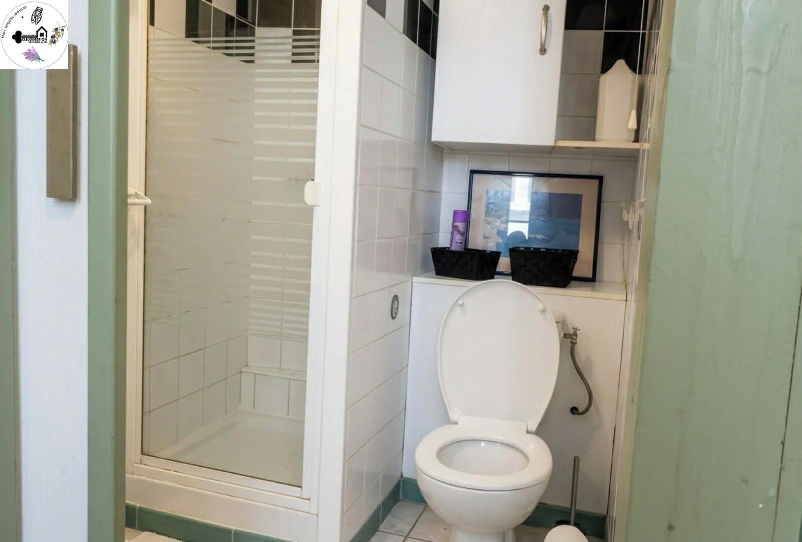 Classic Apartment | Bathroom