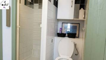 Classic Apartment | Bathroom