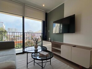 TV - w* | Deluxe 2BR w/ Balcony & View in Miraflores (Miraflores)