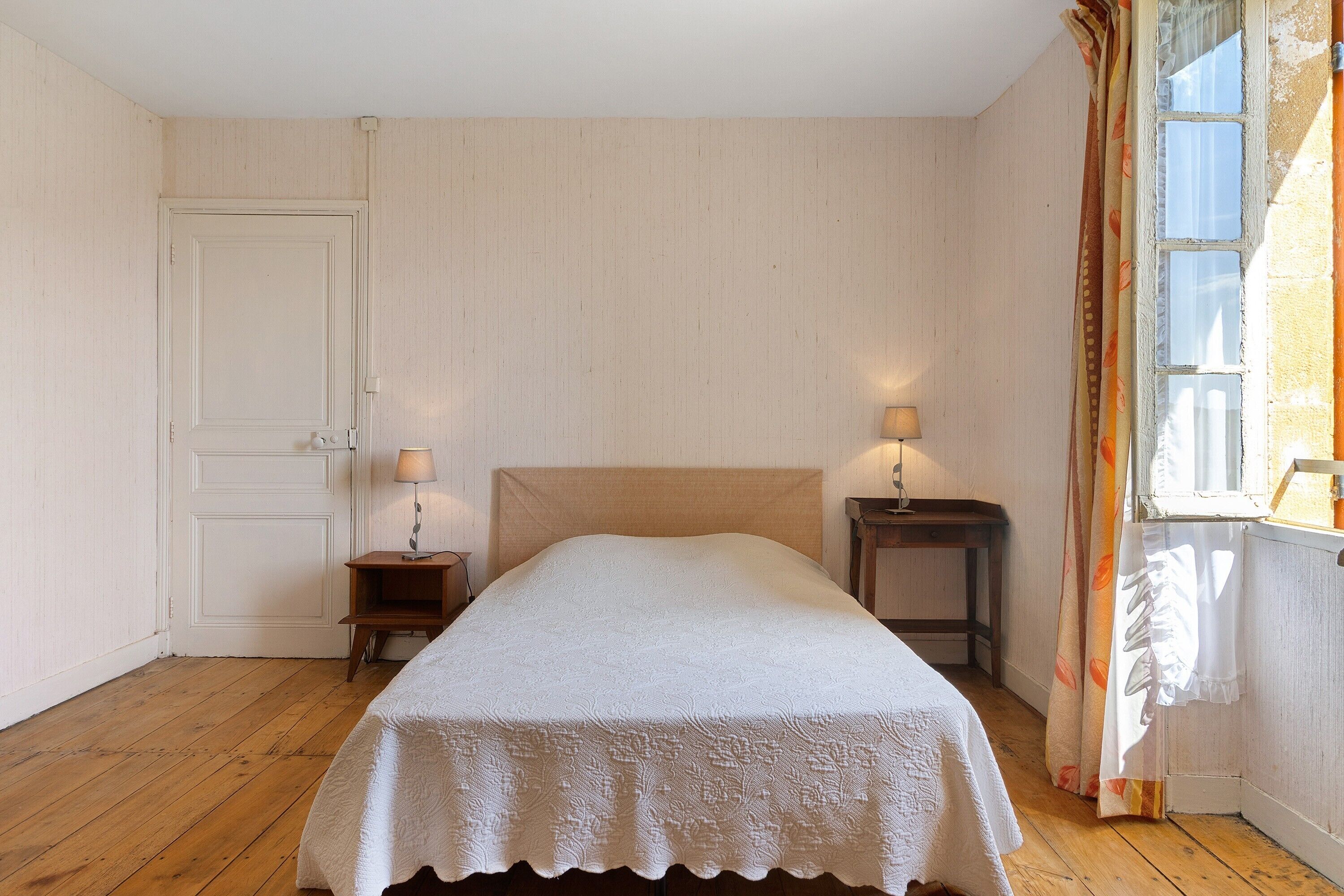 3 chambres, fer et planche à repasser
