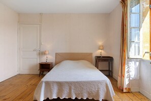 3 bedrooms, iron/ironing board