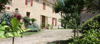 Holiday Home "Gîte de Laumède" with Private Garden